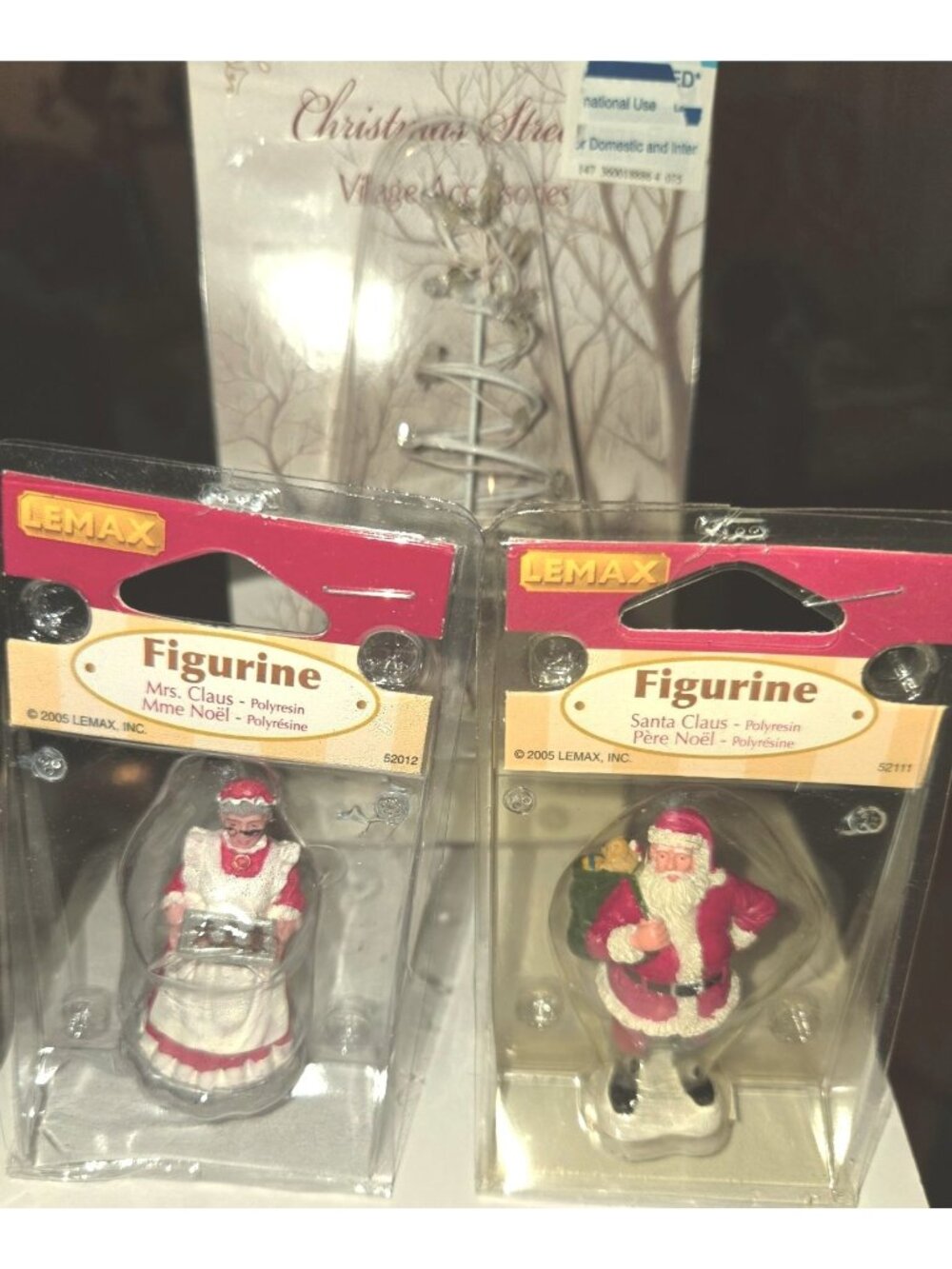 Lemax Santa Mrs. Claus Polyresin Figurines Lighted Christmas Tree Village Access